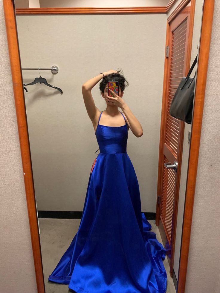 Robe de bal trapèze modeste en satin bleu roi, col licou, robe de bal d'inspiration princesse, robe de remise de diplôme RB854