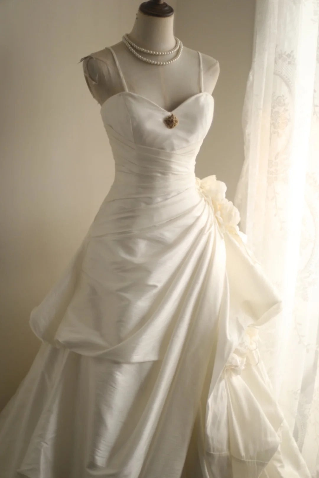 White Simple Spaghetti Strap Ball Gown Satin Train Wedding Dress RF0405