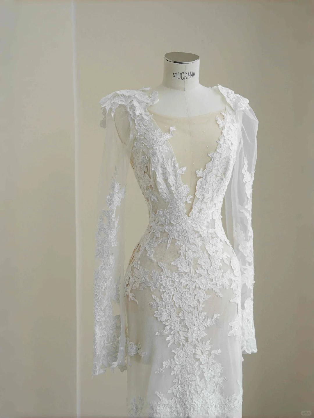 Elegant White Long Sleeve Backless Mermaid Tulle Lace Applique Wedding Dress Formal Evening Gown- RF0464