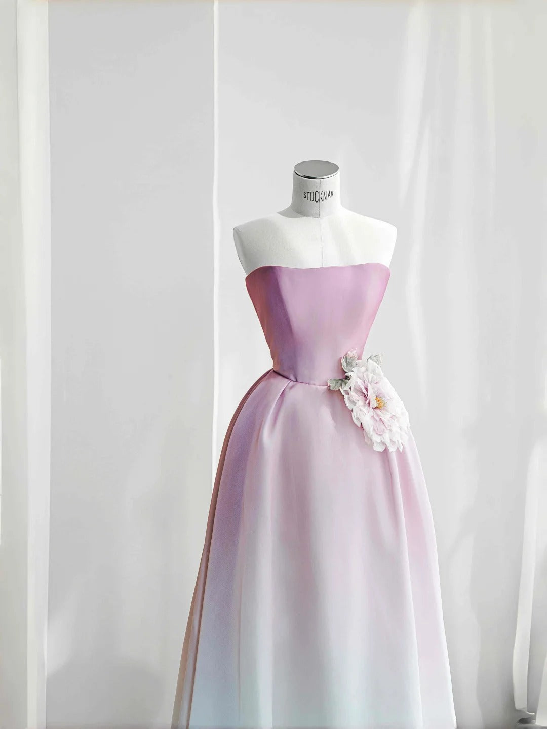 Süßes, trägerloses A-Linien-Abendkleid aus Satin in Rosa mit Farbverlauf, wunderschönes Hochzeitskleid RF0483