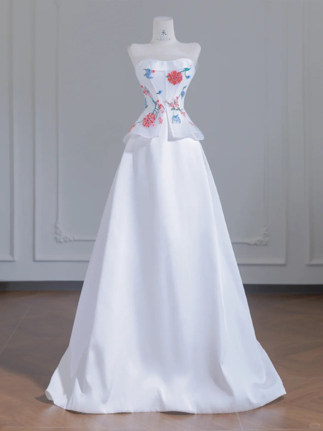 Simple White Strapless Satin Beaded A-line Wedding Dresses RF0532