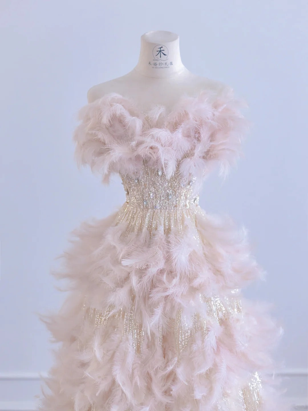 Fairytale Pink Feather A-Line Beaded Wedding Dress Strapless Long Prom Dresses RF0552