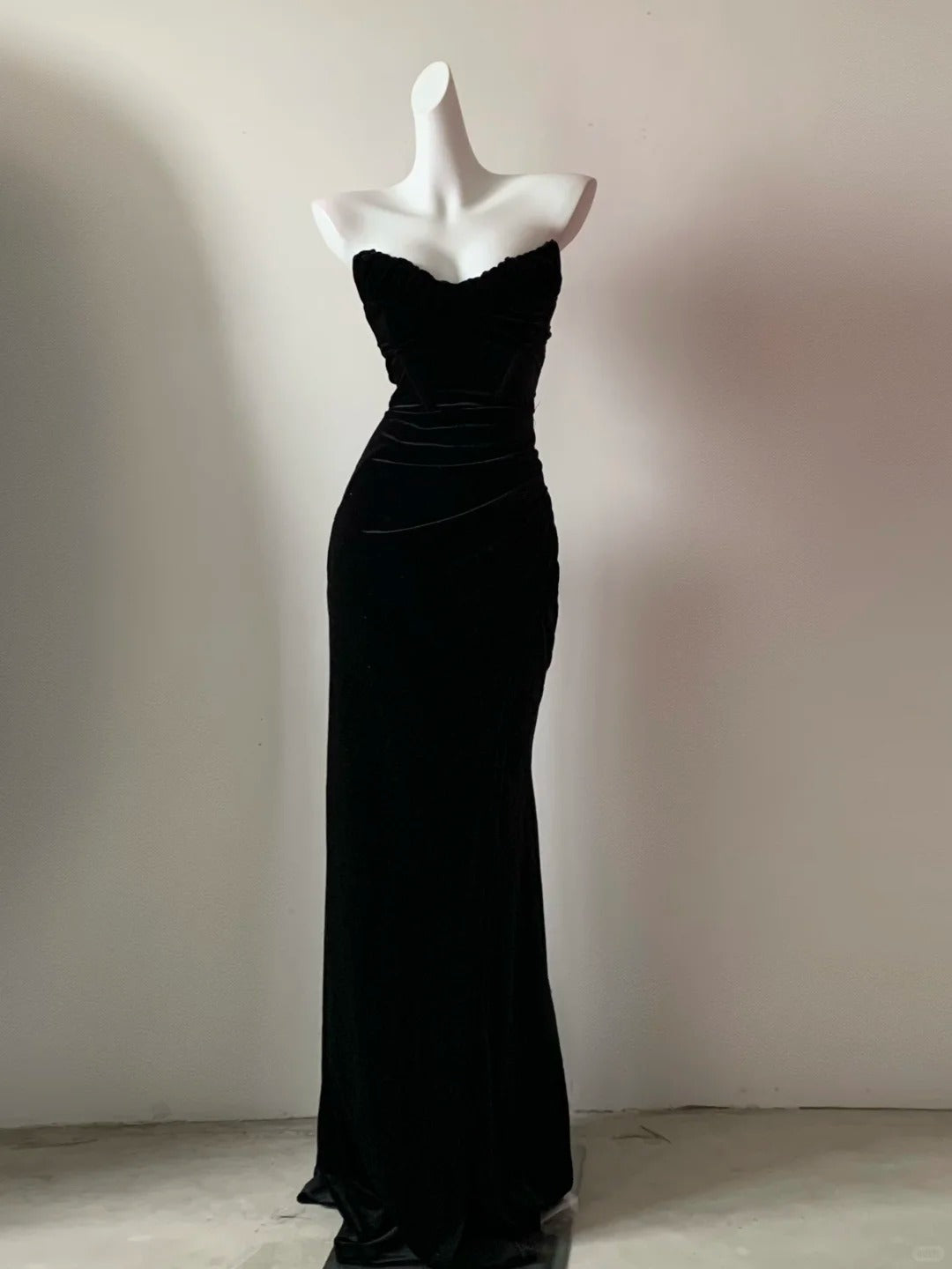 Glamouröses, dunkles Königsblau, trägerloses Meerjungfrau-Samt-Langballkleid, formelle Abendkleider RF0694