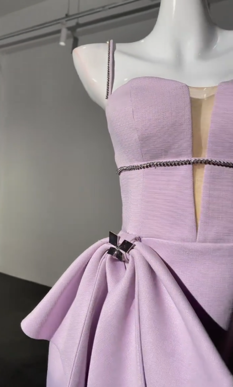 Robe de soirée courte moulante en satin rose à bretelles spaghetti et nœuds RF0821