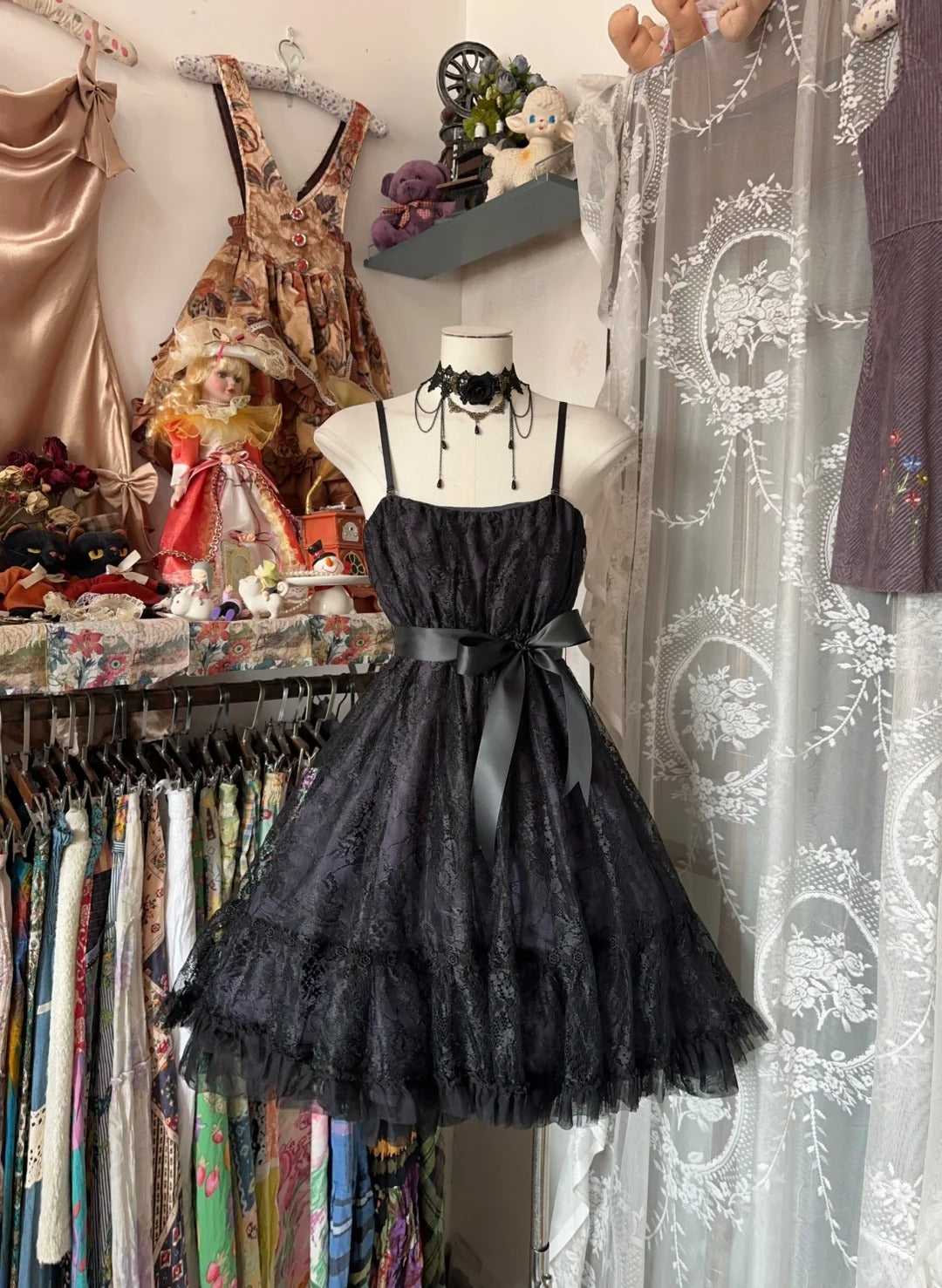 Jolie robe noire trapèze à fines bretelles en dentelle pour 16e anniversaire, tenues de bal N3585