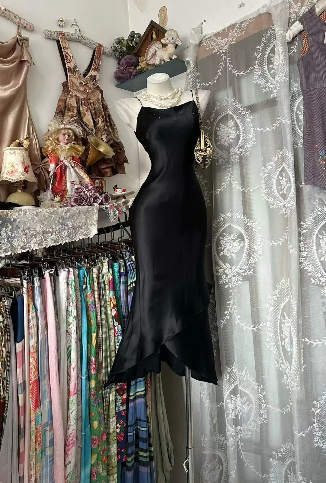 Sexy Meerjungfrau Spaghettiträger Schwarzes Satin Tee-Länge Abschlussball Geburtstagskleid Homecoming Kleider N3714