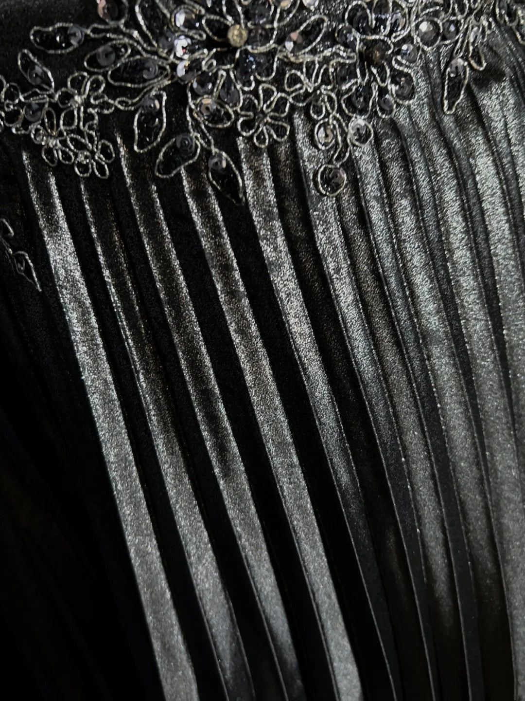 Belles robes de bal – Inspiration : Robe de soirée formelle pour femme en satin gris coupe trapèze à fines bretelles avec dentelle, longueur thé N3204