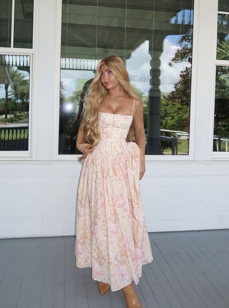 Robe de soirée longue trapèze en satin rose à fines bretelles et imprimé floral, idéale pour les adolescentes (AB625)