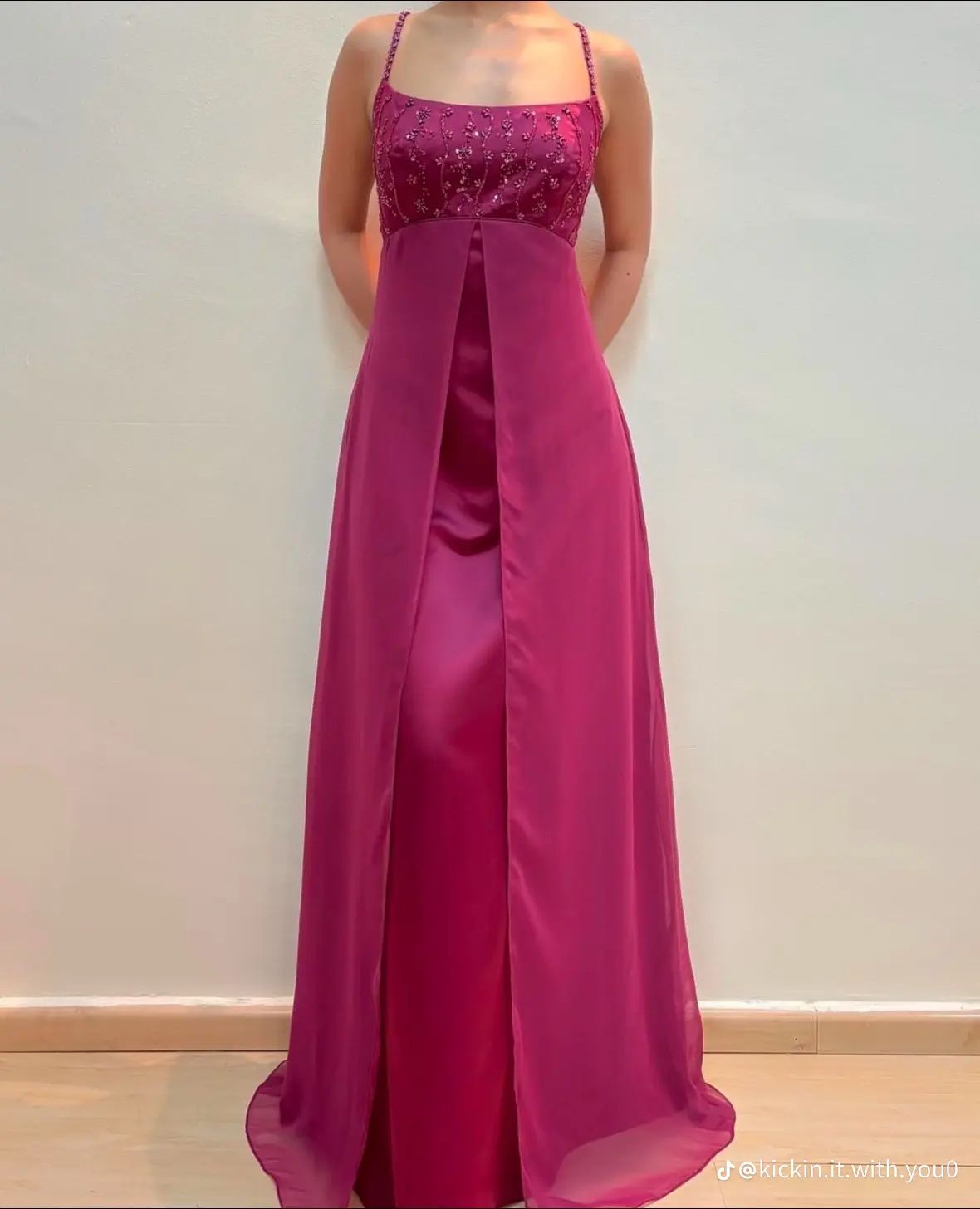 Robe longue de soirée simple, coupe trapèze, en satin rose vif, avec bretelles et perles, sans manches, pour 21e anniversaire ou bal de promo N2414