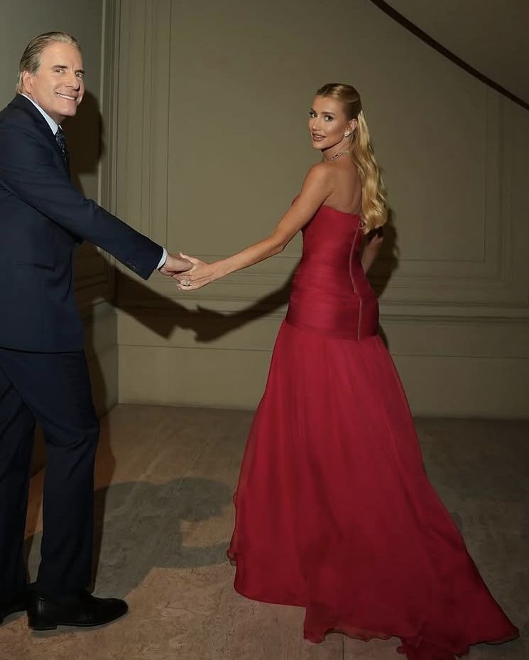 Robe de bal sirène rouge sans bretelles, plissée, en mousseline, sans manches, AB423