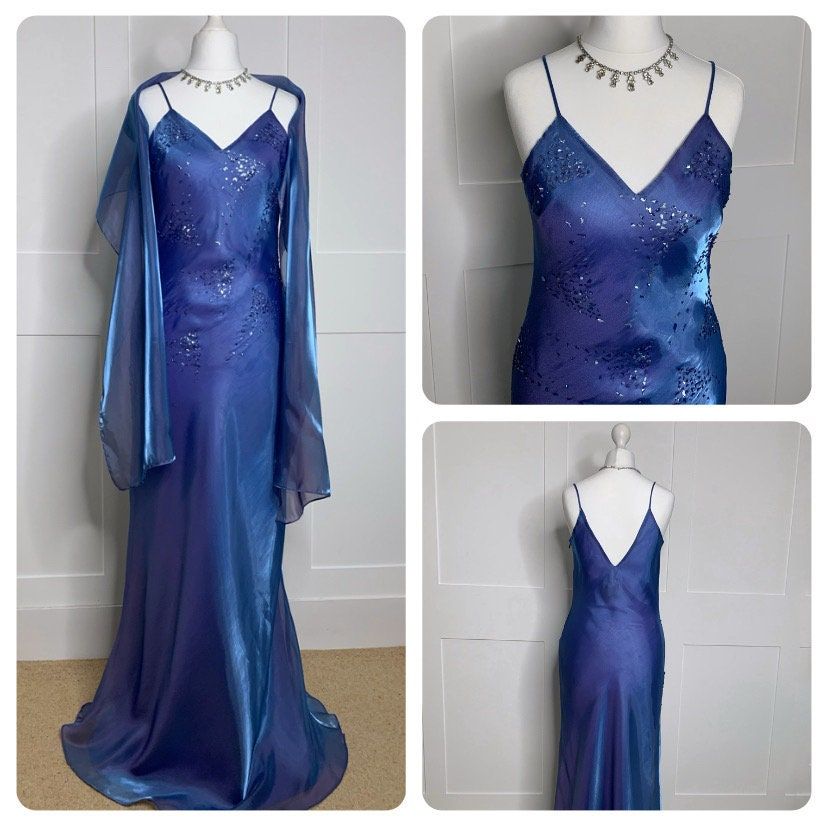 Robe de soirée sirène sexy à fines bretelles bleu roi ornée de perles, idéale pour les fêtes et les bals de fin d'année. Robe longue de soirée formelle pour un 22e anniversaire (AB1343).