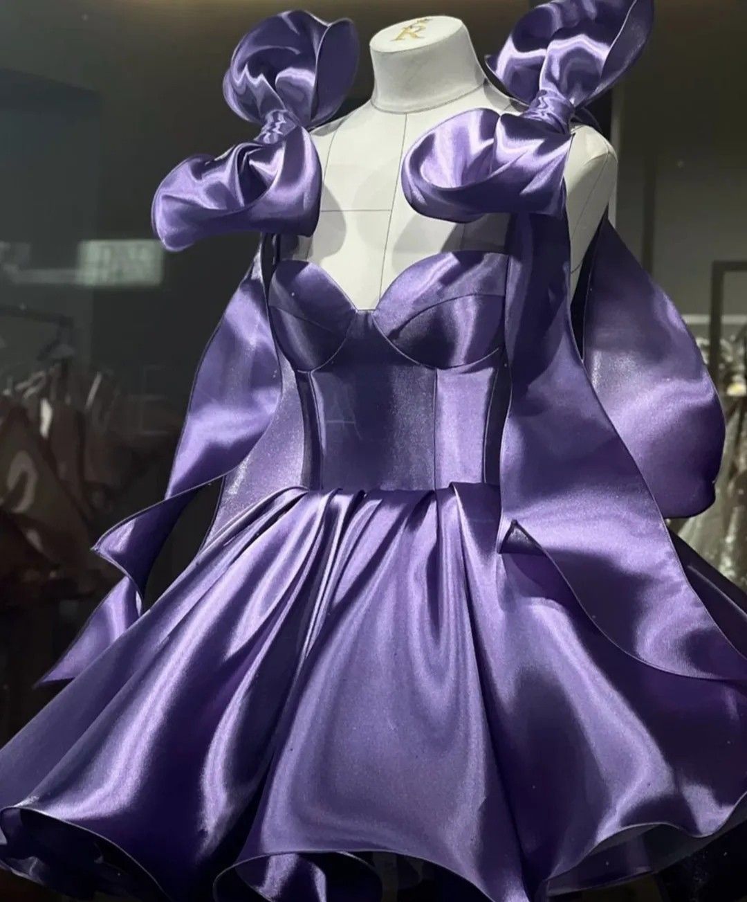 Hübsche Ballkleid-Träger mit Schleife Traube Für Teens Damen Partykleid Kurz Mini 23. Geburtstags-Kleider Hoco Outfit RB3651