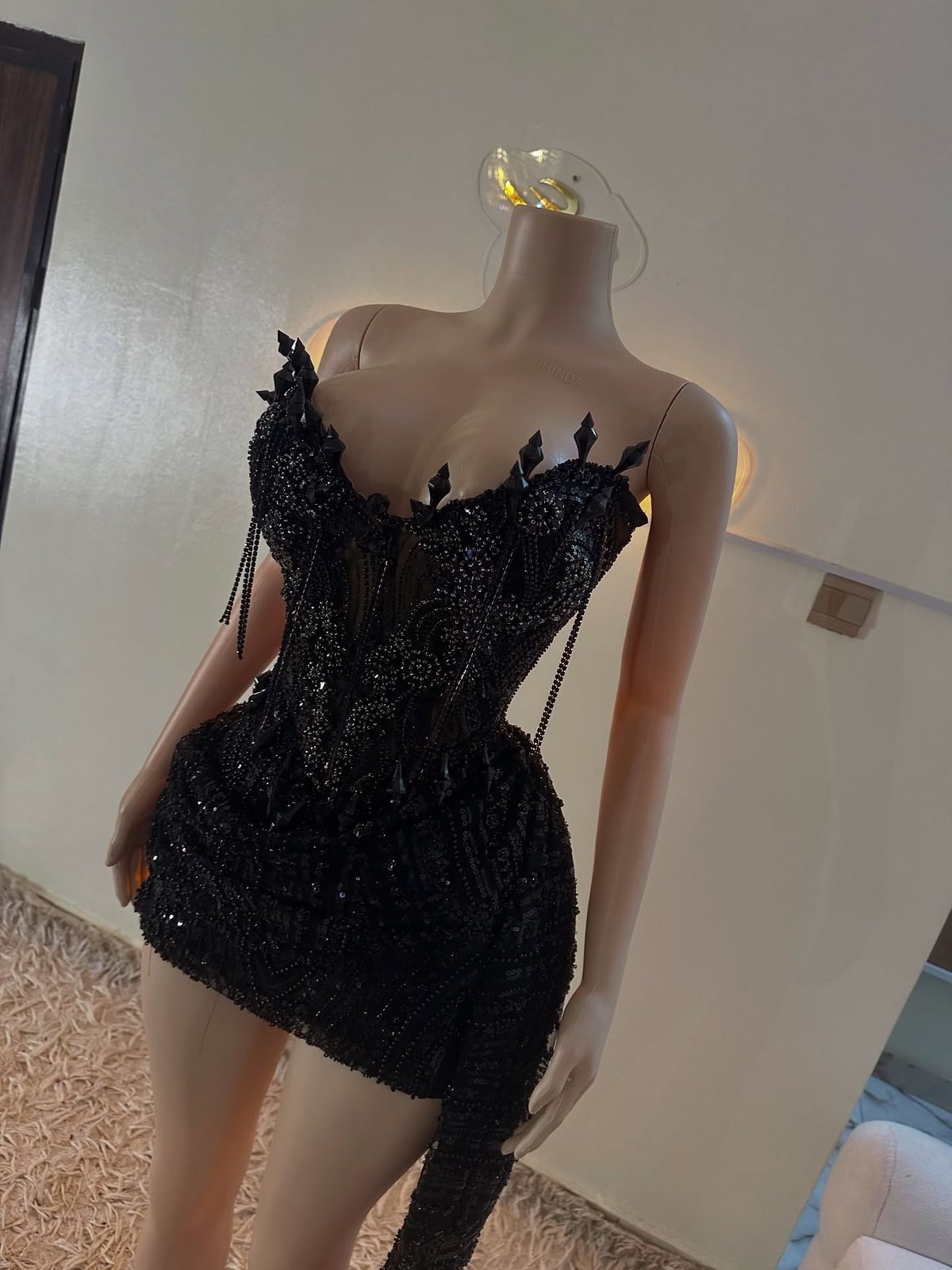 Robes de bal de fin d'année courtes et séduisantes, fourreau sans bretelles, petite robe noire, mini tenues de bal de fin d'année pour le lycée, RB4597