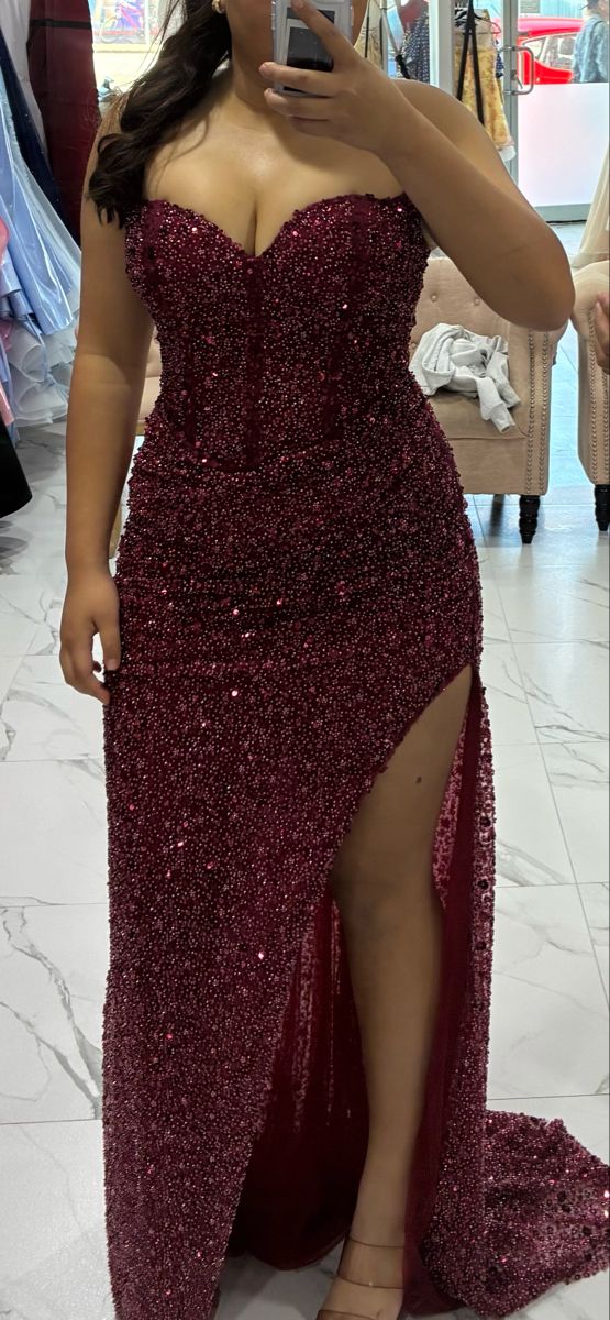Funkelndes Meerjungfrauen-Abendkleid in Burgunderrot mit Herzausschnitt für große Größen, schwarze Mädchen, Pailletten, Schlitz und Kristallen, langes formelles Abendkleid N823