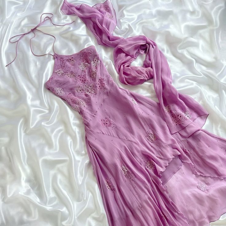 Robe de bal asymétrique unique en mousseline lilas avec foulard - Inspiration pour tenues de soirée AB1394
