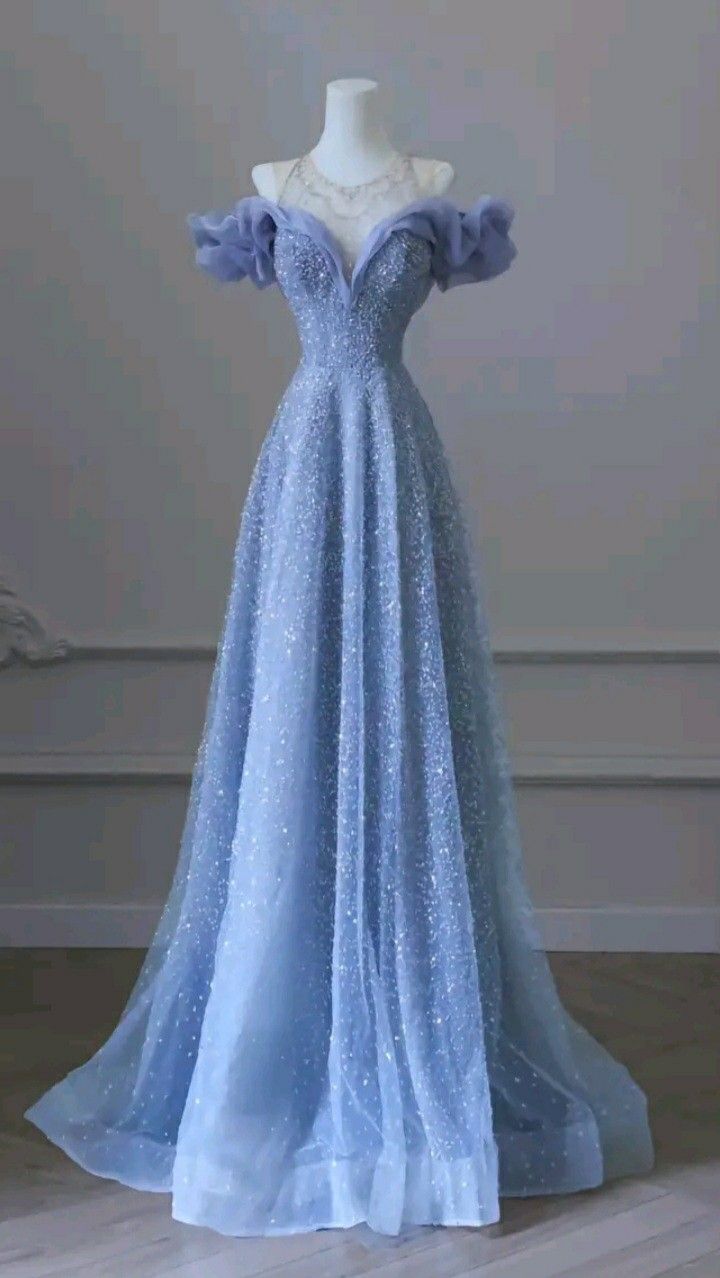 Traumhaftes, schulterfreies, blaues Tüll-Abendkleid mit Raffungen – Inspiration für Damen, langes, formelles Ballkleid AB1802
