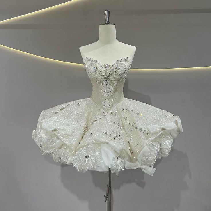 Magnifique Robe de Bal Cœur Blanche avec Perles Argentées Mini Robes de Graduation Courtes Idée Tenues de Rentrée Scolaire Senior RB3559