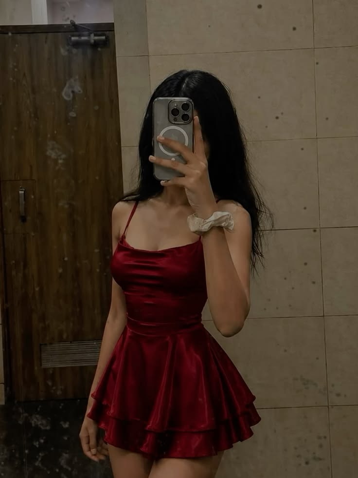 Sexy A line Spaghetti Strap Burgundy Satin With Fold Freshman Short Mini Graduation Dresses Inspo Senior Homecoming Outfits RB4726