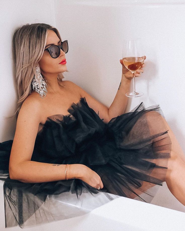 Robe de bal unique sans bretelles en tulle noir, courte, pour 18e anniversaire, robe de cocktail pour étudiants de première année, RB023