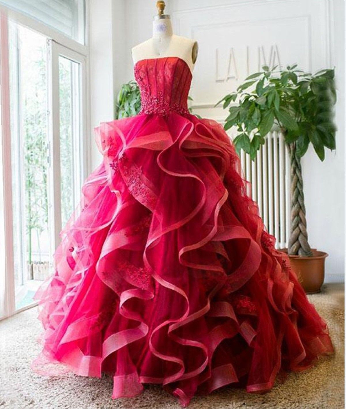 Elegantes, trägerloses Ballkleid aus rotem Tüll und Spitze – Inspiration für Damen und Mädchen – formelle Partykleider, lange Abiballkleider AB1817