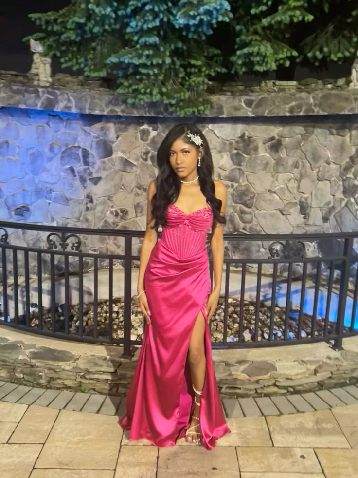 Einzigartige Meerjungfrau Sweetheart Hot Pink Satin Perlen Ballkleider Langes Partykleid 21. Geburtstag Outfits Abschlusskleid RB909