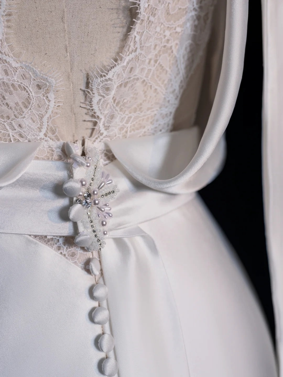 Robe de mariée longue blanche en dentelle, style sirène intemporel, col bénitier, robe de mariée bohème féérique pour la plage ou l'été N552