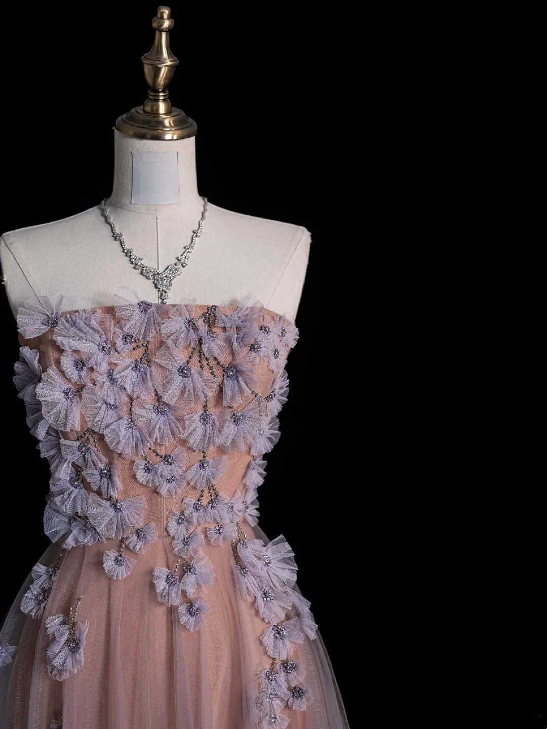 Niedliches, trägerloses, langes, rosafarbenes Tüll-Abendkleid mit Applikationen in A-Linie, formelles Abendkleid N548