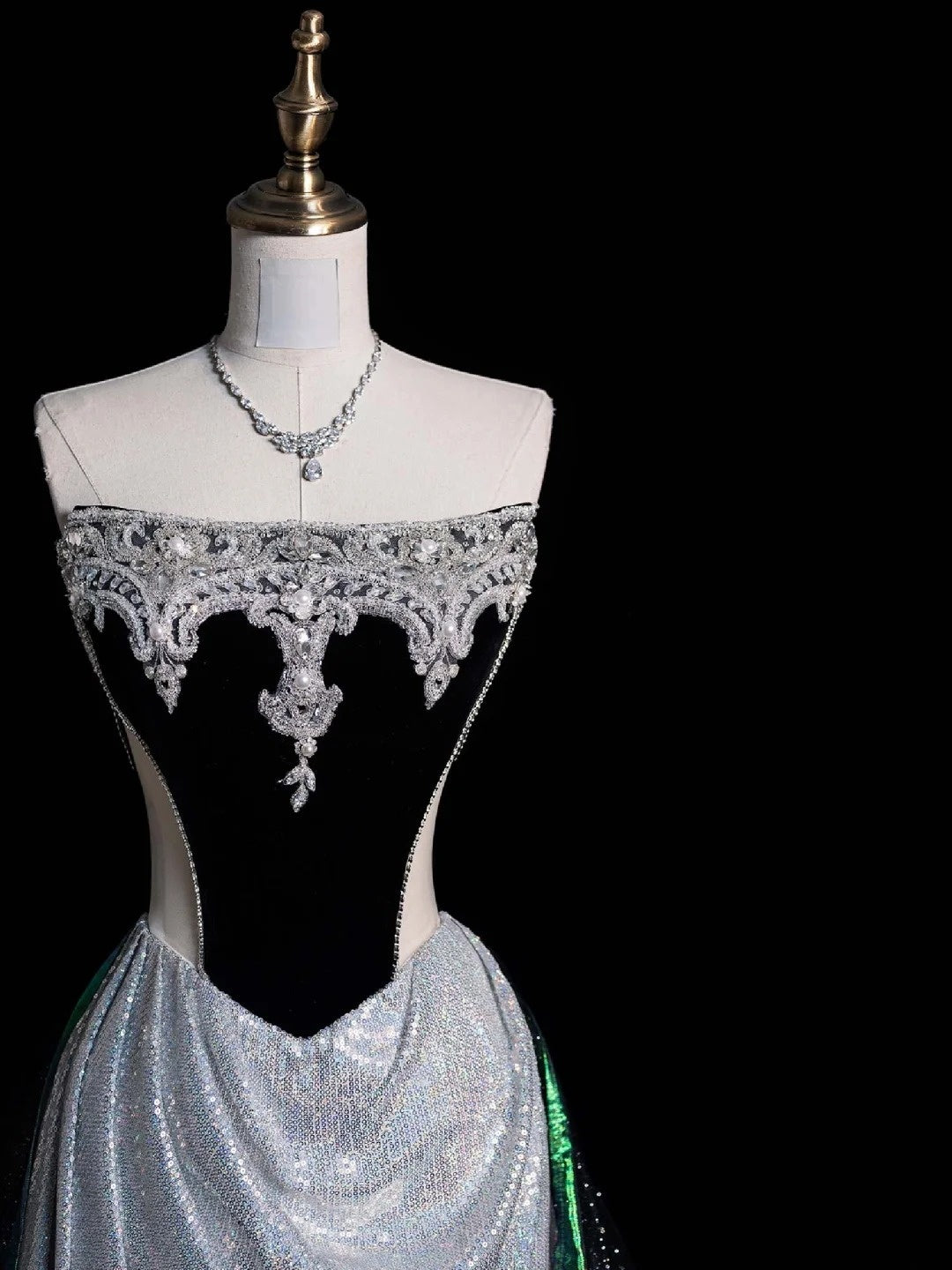 Bezauberndes, trägerloses, silbergraues Meerjungfrauen-Abendkleid mit Perlenstickerei, langes Ballkleid, formelles Kleid N1046