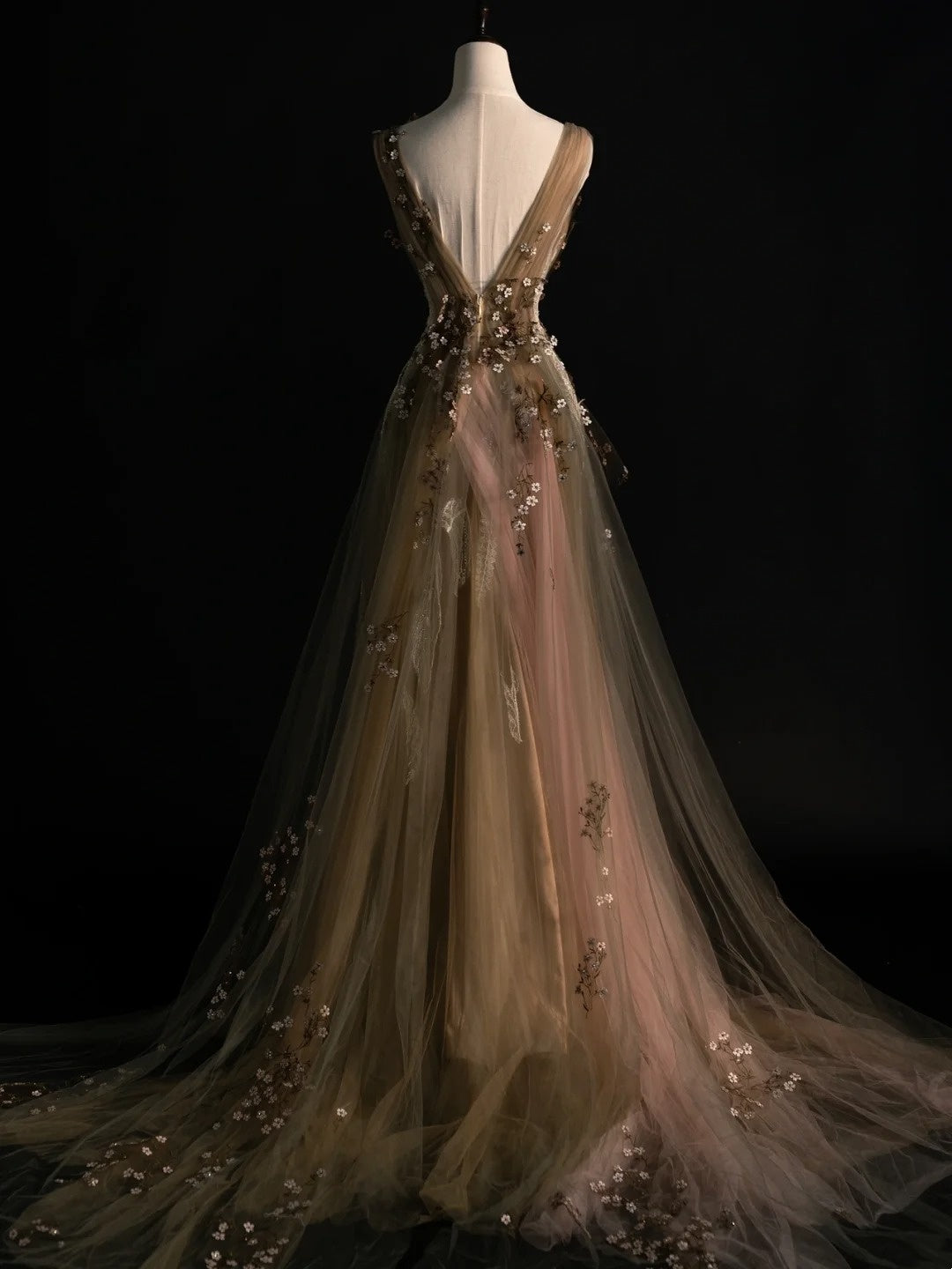 Elegantes, schlichtes A-Linien-Kleid aus Tüll mit V-Ausschnitt und Blumenmuster – perfekt für College, Abschlussball oder andere festliche Anlässe (N1238)