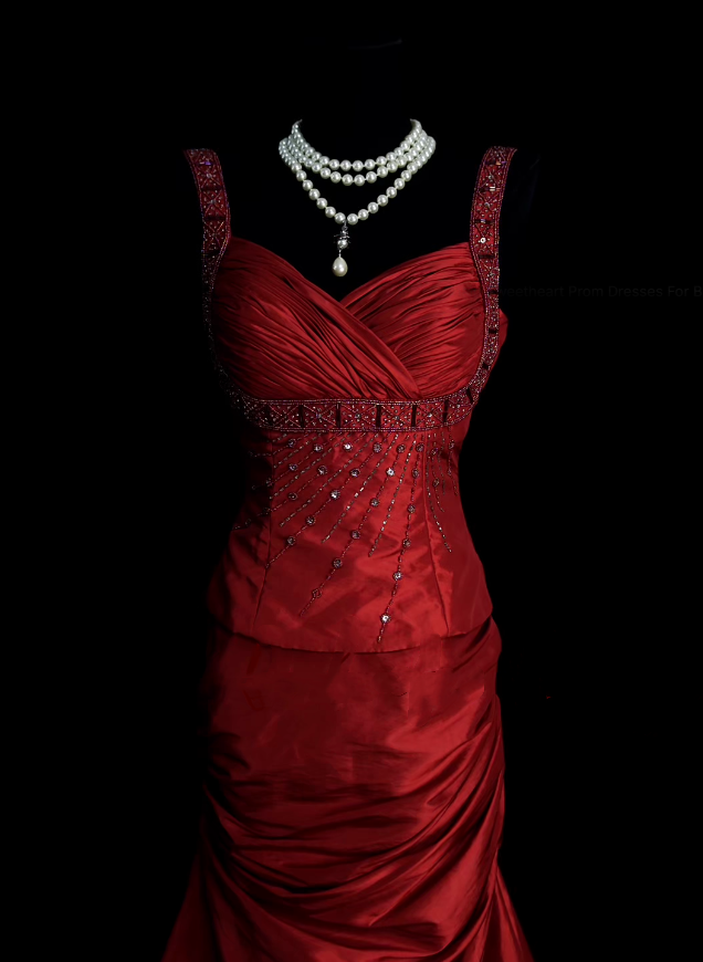 Klassisches, trägerloses Meerjungfrauen-Abendkleid im Retro-Stil der 1950er Jahre aus burgunderrotem Satin mit Faltenrock, Modell N831