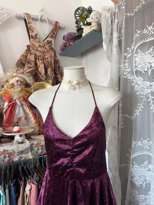 Robe de bal rétro chic en velours couleur raisin, coupe trapèze, dos nu, style années 50, référence N842