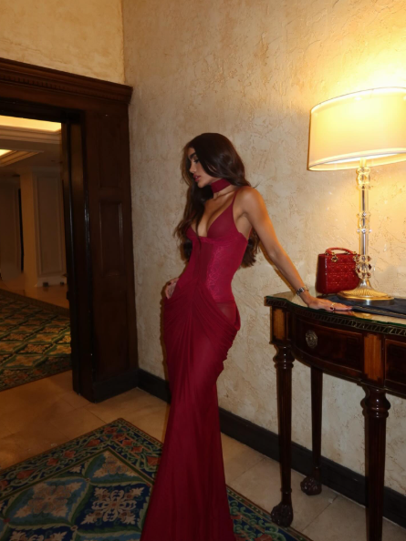 Superbe robe de bal sirène à bretelles spaghetti en satin bordeaux, robe de bal d'inspiration princesse, robe de remise de diplôme B438