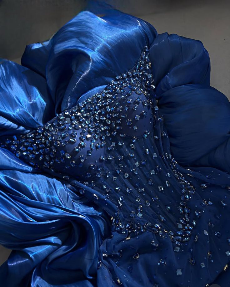 Robe de soirée princesse sirène bustier bleu royal en organza, modèle AB151