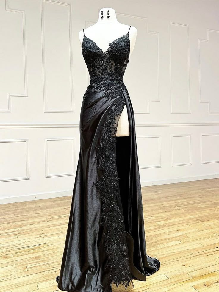 Robe de bal longue sirène bordeaux à fines bretelles et col en V en satin et dentelle AB138