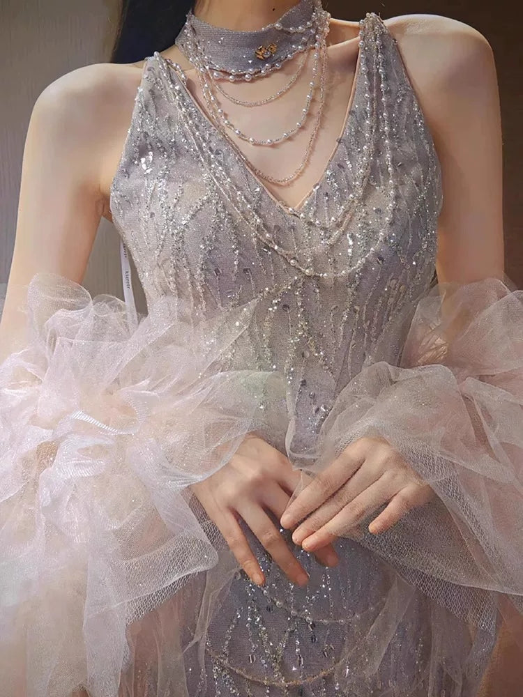 Robe de bal fourreau pailletée sans manches à col en V et fente en tulle, inspiration pour une longue soirée ou un 18e anniversaire (AB2226)
