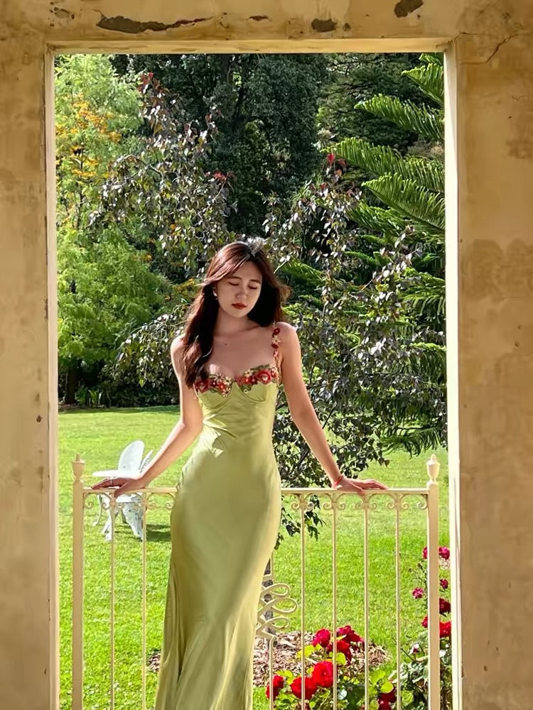 Robe de bal verte à bretelles spaghetti en satin, coupe trapèze, N266