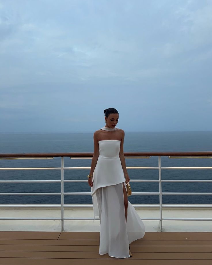 Robe de bal d'été fendue en satin et mousseline blanc sans bretelles, idéale pour les fêtes et les 18 ans (AB2396)