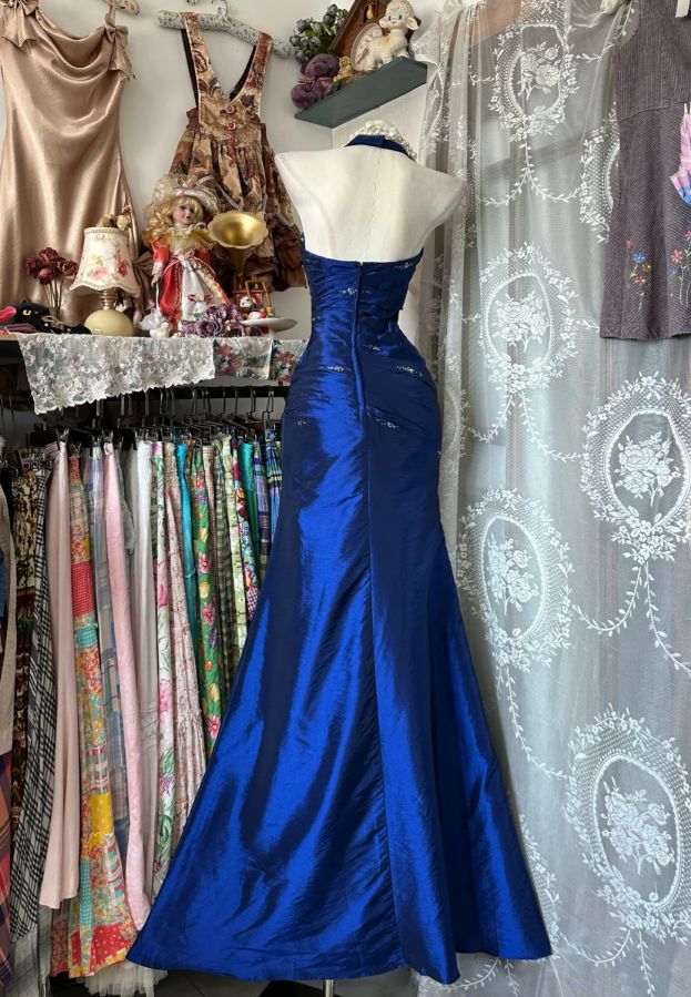 Vintage Neckholder Etuikleid, langes Ballkleid, perlenbesetzter Satin, blaues Abendkleid, ärmelloses Geburtstagskleid N1781