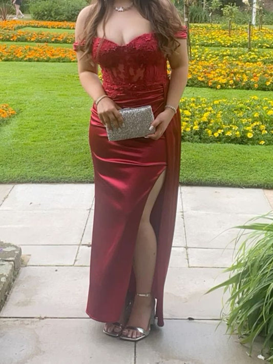 Robe de bal longue sirène simple, épaules dénudées, dentelle bordeaux avec fente plissée, inspiration robe de soirée avec manches AB789