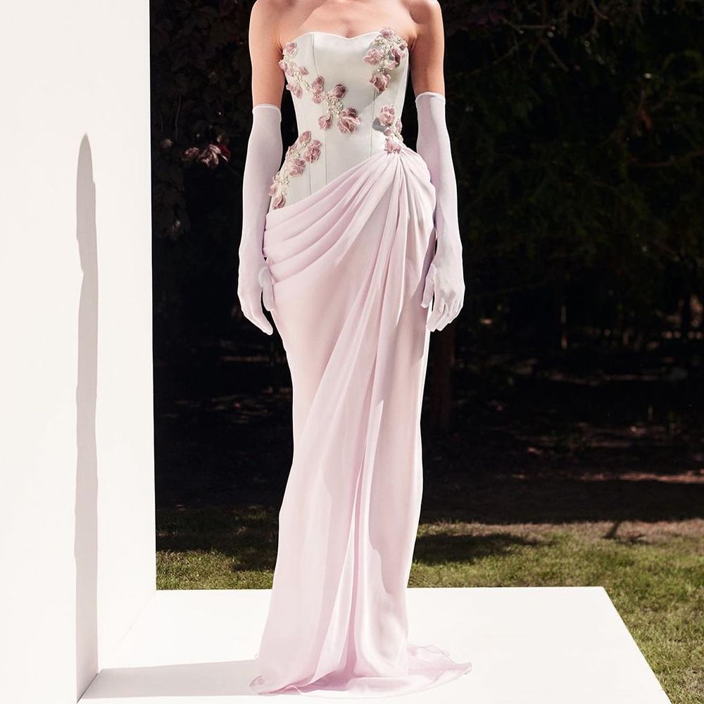 Wunderschönes, langes Paillettenkleid im Meerjungfrauen-Stil in Rosa mit herzförmigem Ausschnitt und Handschuhen – Inspiration für formelle Abendgarderobe N247
