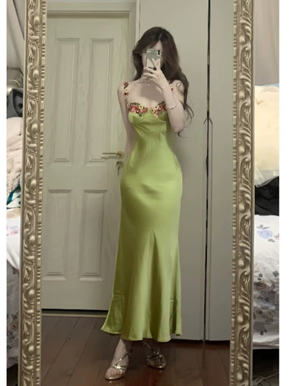 Robe de bal verte à bretelles spaghetti en satin, coupe trapèze, N266