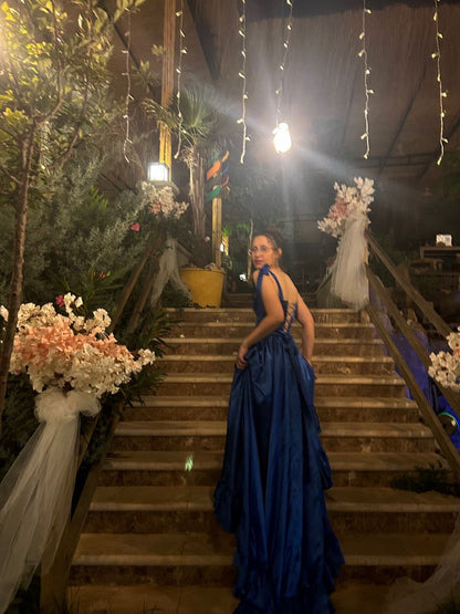 Robe de bal corsetée en satin bleu foncé sur mesure, robe de princesse à volants et fentes, robe de soirée élégante AB652
