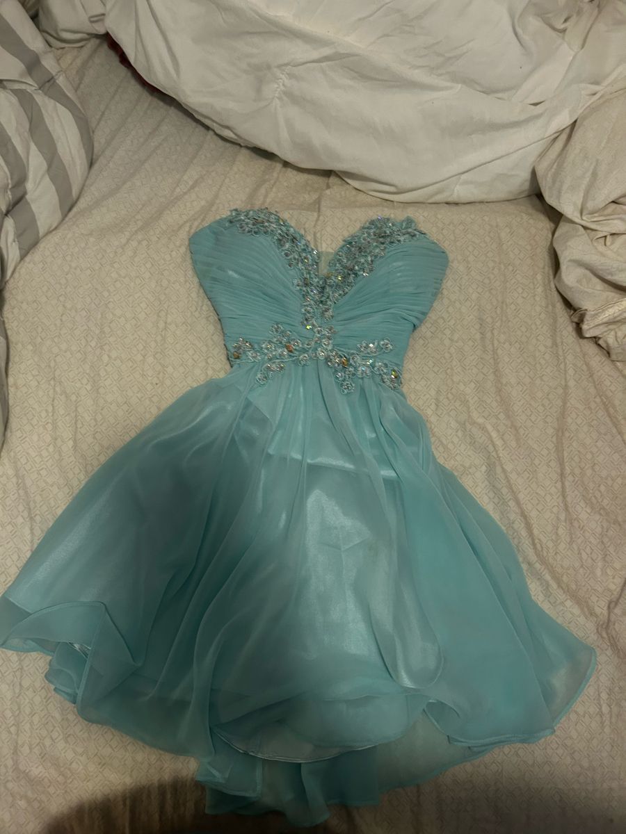 Modeste robe de bal de fin d'année en mousseline bleue coupe trapèze avec décolleté en cœur, courte, inspiration lycée pour élève de 3e, robe de bal de promo RB3314