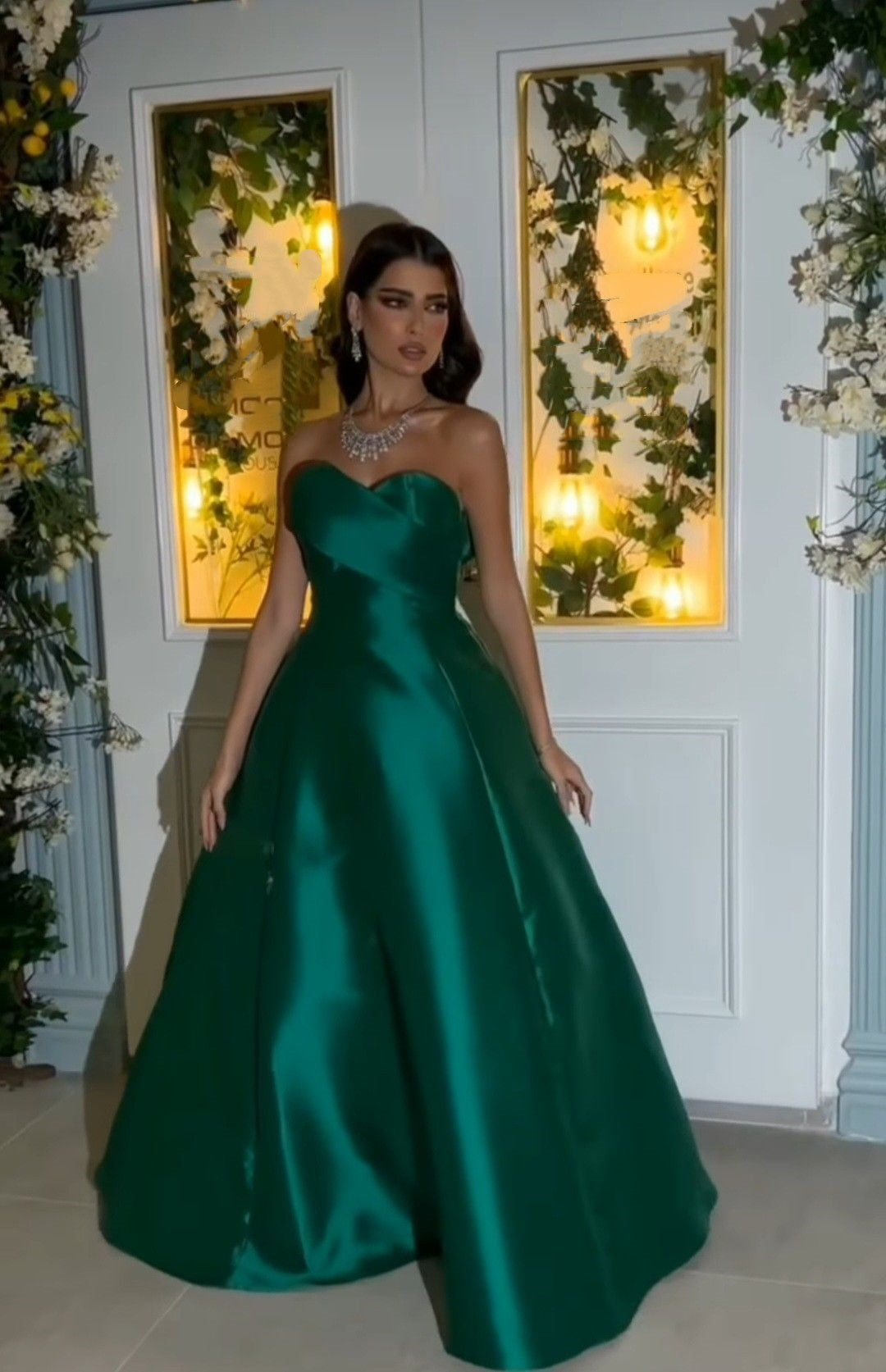 Elegantes Ballkleid mit Herzausschnitt, dunkelgrün, bodenlang, aus Satin, ideal für Abschlussball, Schulabschlussfeier oder 20. Geburtstag (N103)