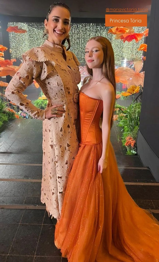 Robe de bal longue en tulle orange plissé, bustier, coupe trapèze, idéale pour une soirée formelle ou un 20e anniversaire (N409)