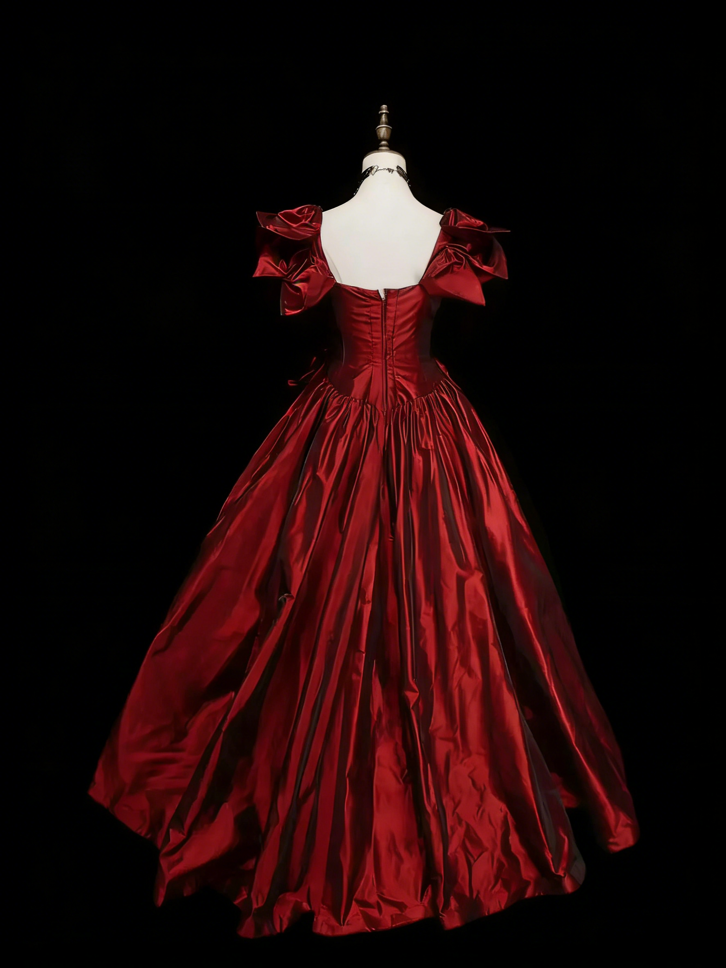 Robe de bal vintage bordeaux à col carré et volants, idéale pour les 16 ans (Quinceañera), longueur 15 pouces (réf. N1453)