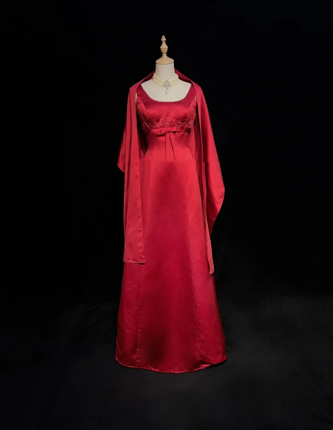 Inspiration Robes de bal Vintage Trapèze Col Carré Satin Rouge Années 80 Robes de Soirée Longues avec Cape N2857