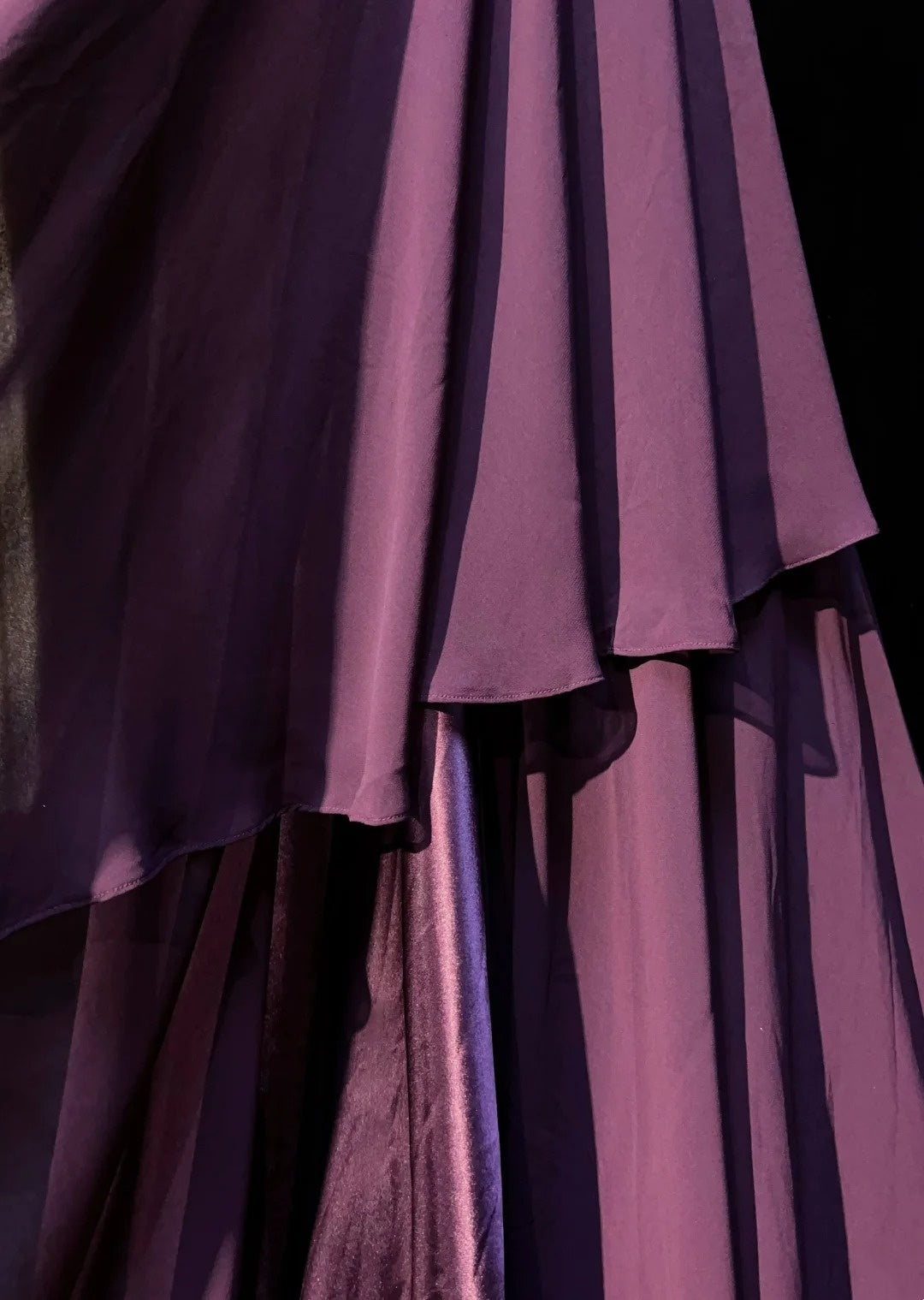 Elegante Ballkleider A-Linie Lila Chiffon Rüschen Bodenlang Formelle Abendoutfits N3488