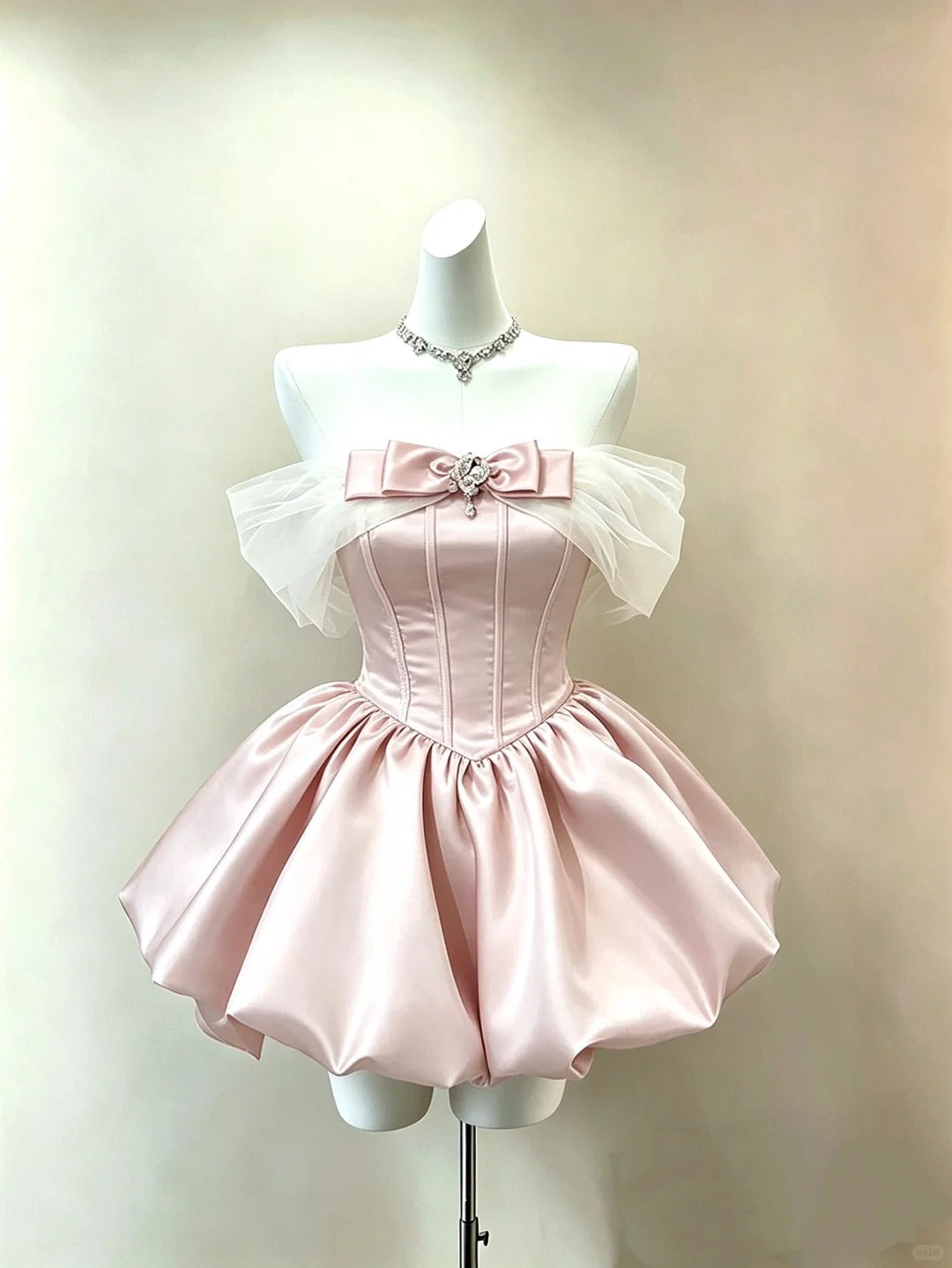 Wunderschönes Ballkleid, schulterfrei, Pink mit Schleife, Abschlusskleider Inspo, Outfits für Abschlussbälle, RB4714