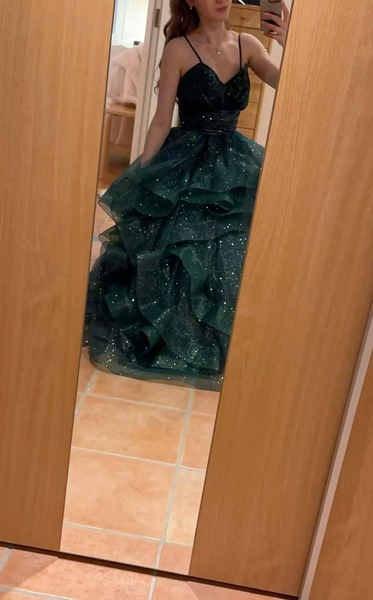 Robe de bal élégante à fines bretelles en tulle vert émeraude, idéale pour les adolescentes. Robe de soirée formelle AB1103